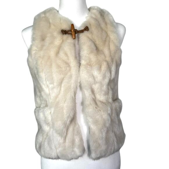ZARA Girls 11/12 Cream White Faux Fur Soft Vest Toggle Pockets Warm Outerwear - Picture 1 of 10
